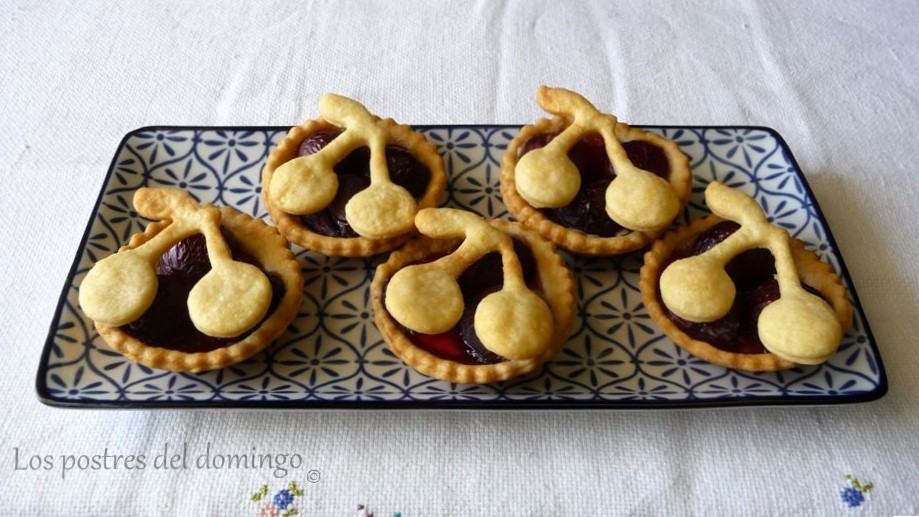 tartaletas de cerezas frescas